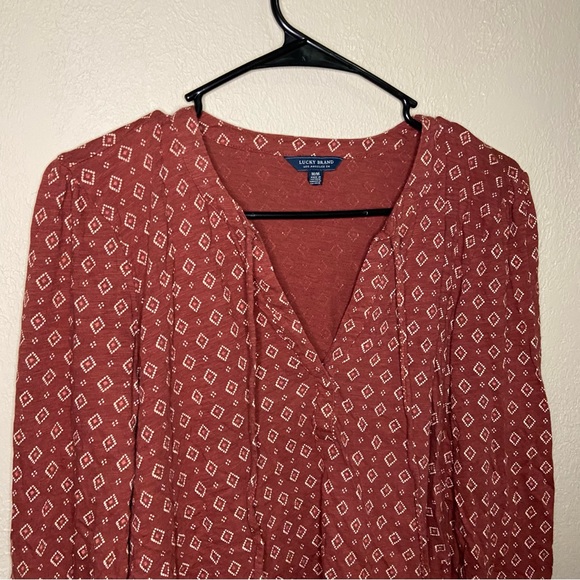 Women’s Lucky Brand Size Medium Blouse - Picture 2 of 4